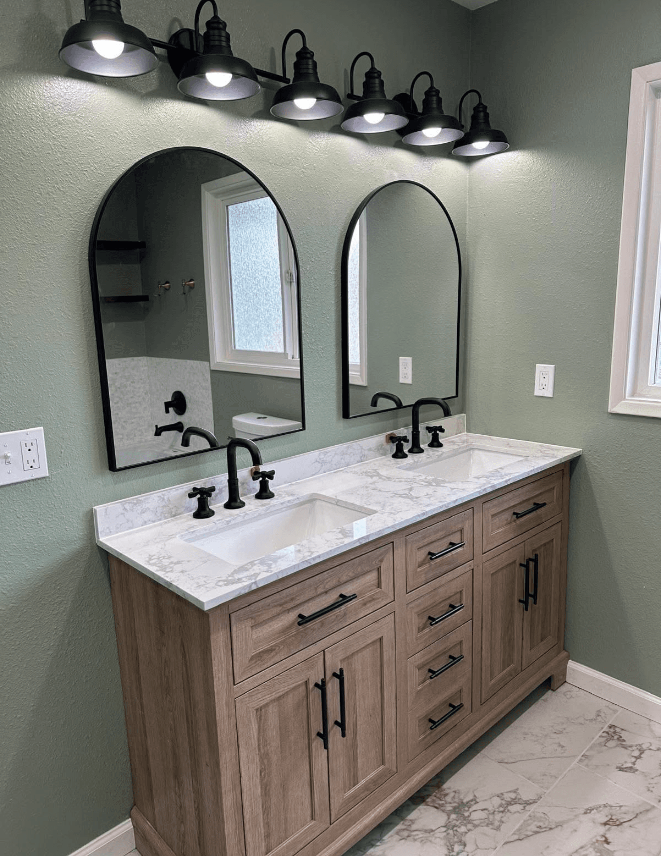 Bathroom Remodels project photo 7