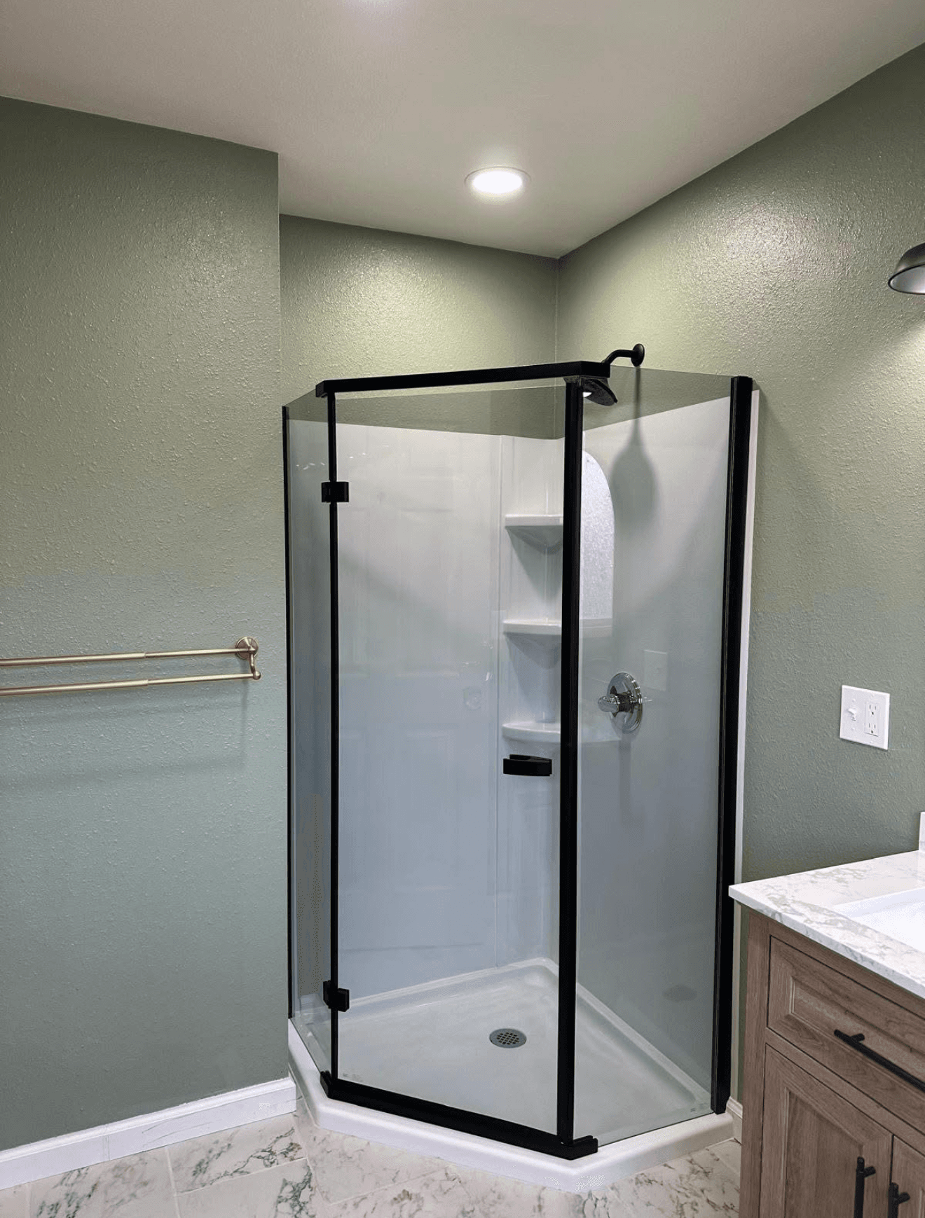 Bathroom Remodels project photo 9